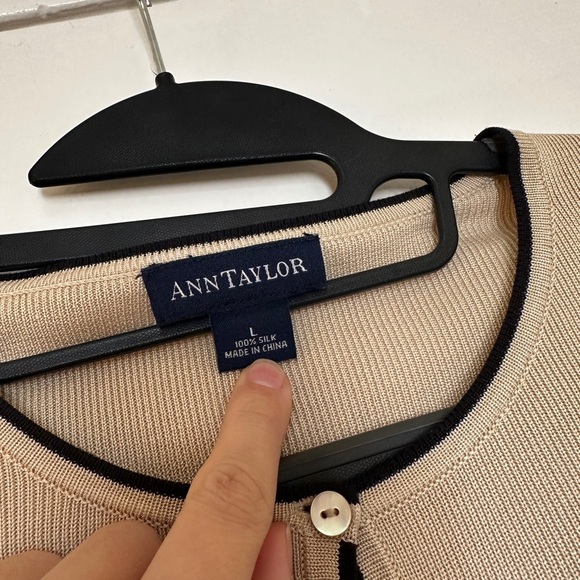 Ann Taylor: 100% Silk Button Up Cardigan Beige Cream With Black Trim L - Picture 3 of 8